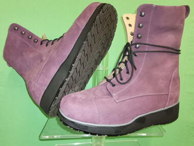 hoher Stiefel aus Nubukleder